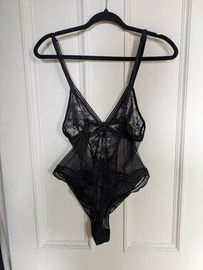 Sleek Black Lace Bodysuit L